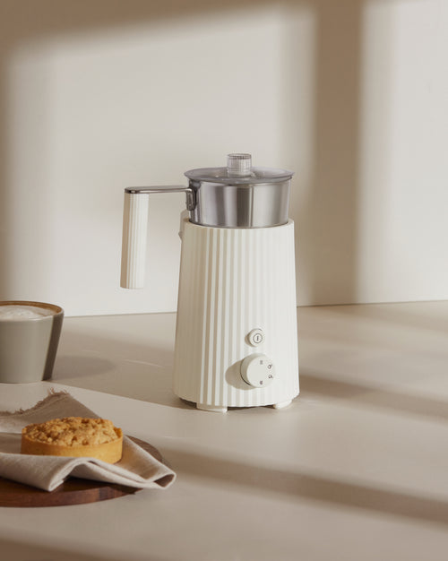 Plissé white Multi-function milk frother Alessi 8